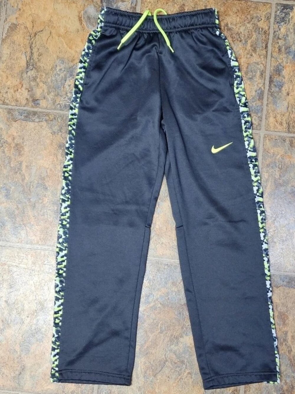 Nike Pants Size Medium Therma-Fit Athletic Gray Pixel Camo C80